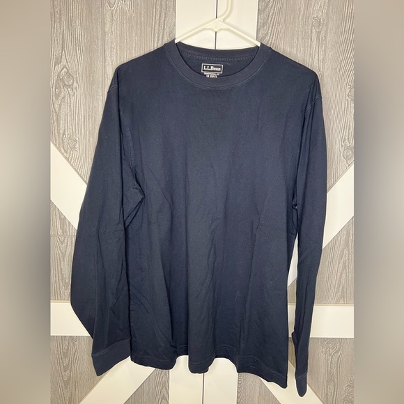 D18.09 L.L. Bean Men's Carefree Unshrinkable Tee, Traditional Fit, Long-Sleeve - Picture 2 of 4